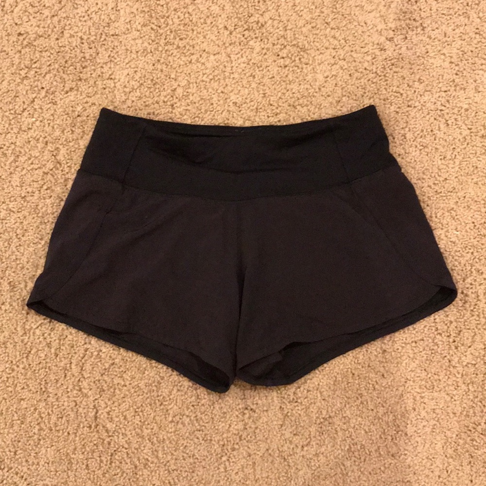 black lululemon shorts